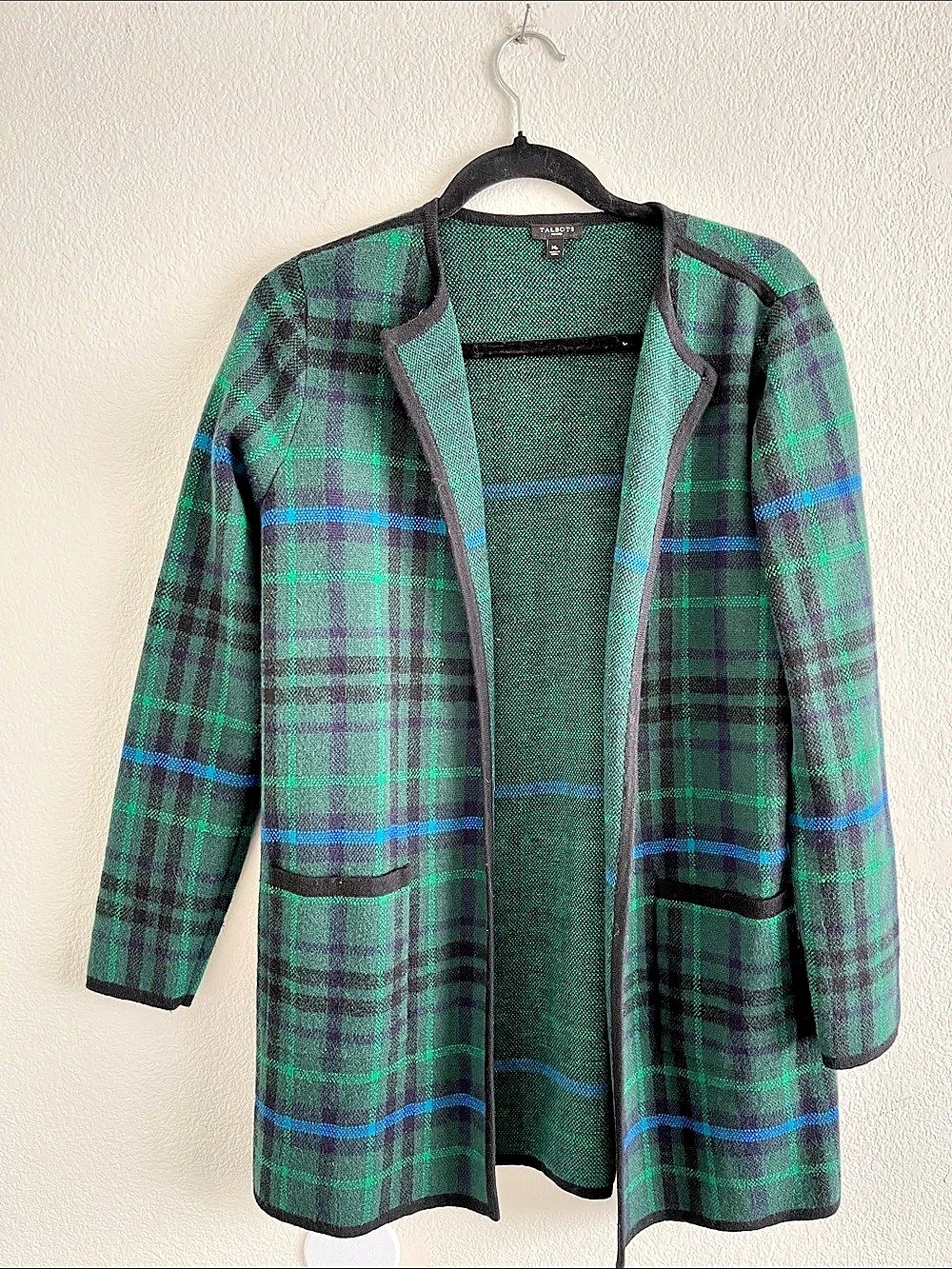 Talbots Plaid Cardigan in Green & Black Size Medium